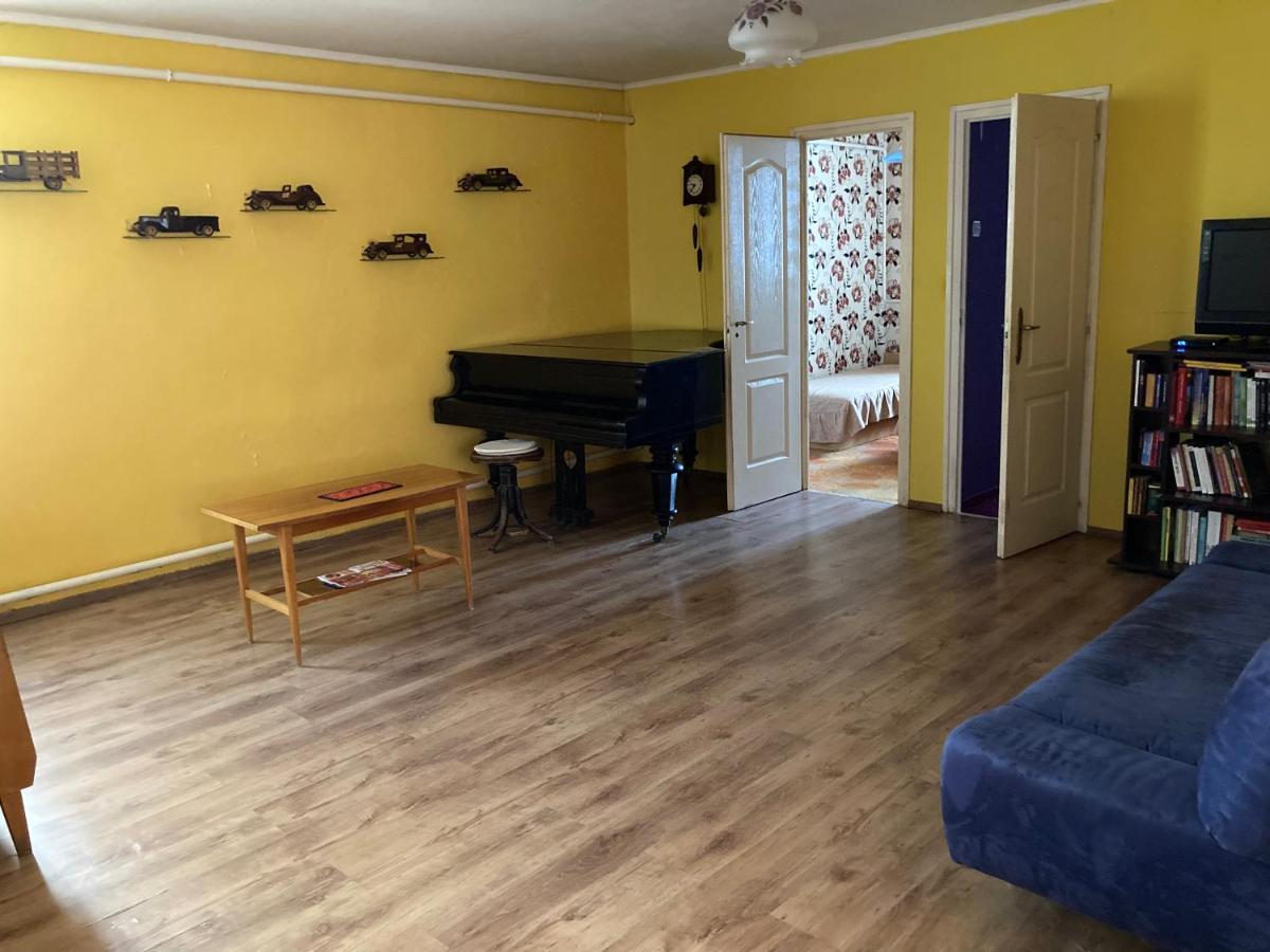 Leander Vendeghaz Apartment Gyongyos Exterior photo
